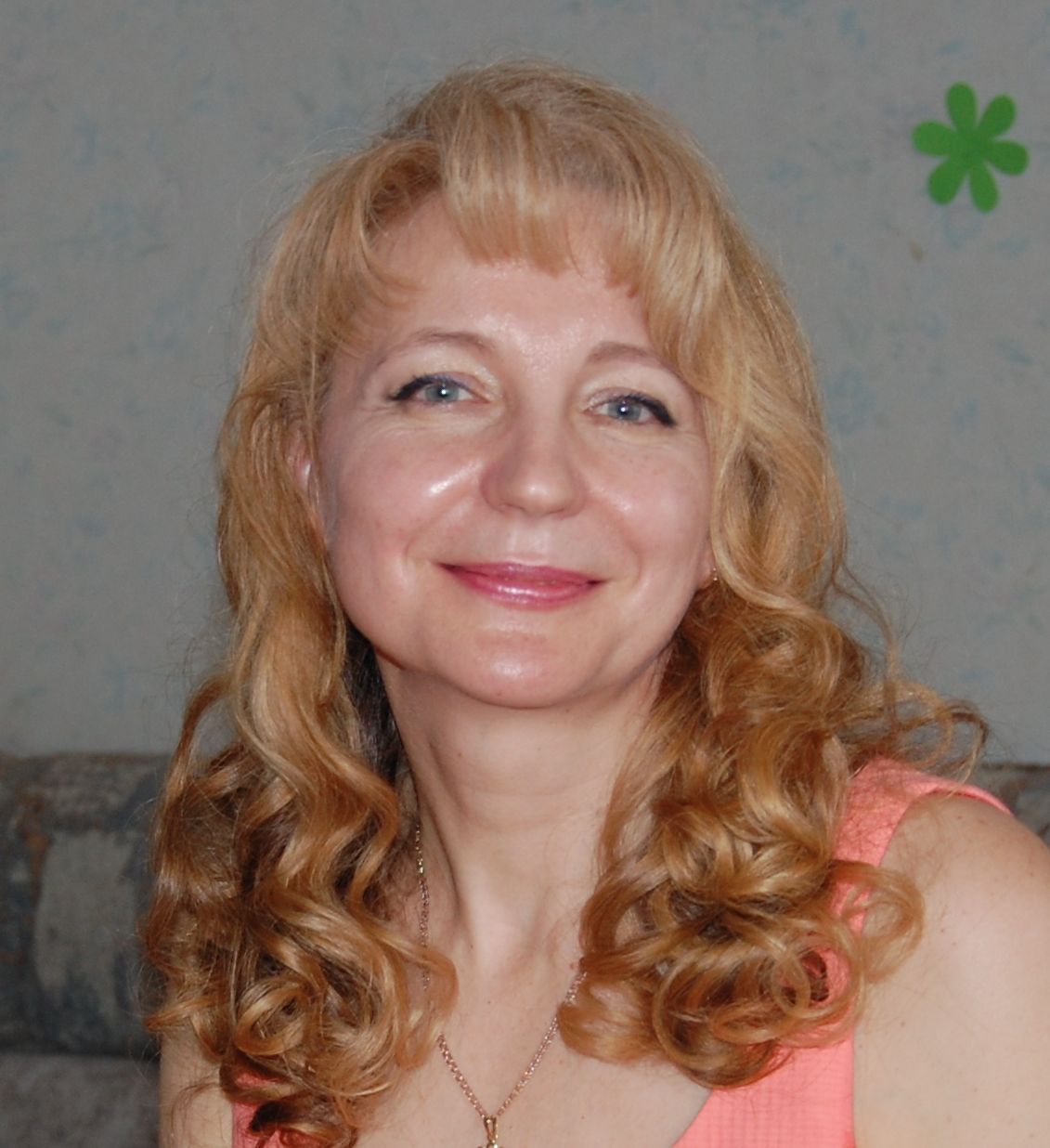 Елена Антонова.jpg Елена Антонова.jpg